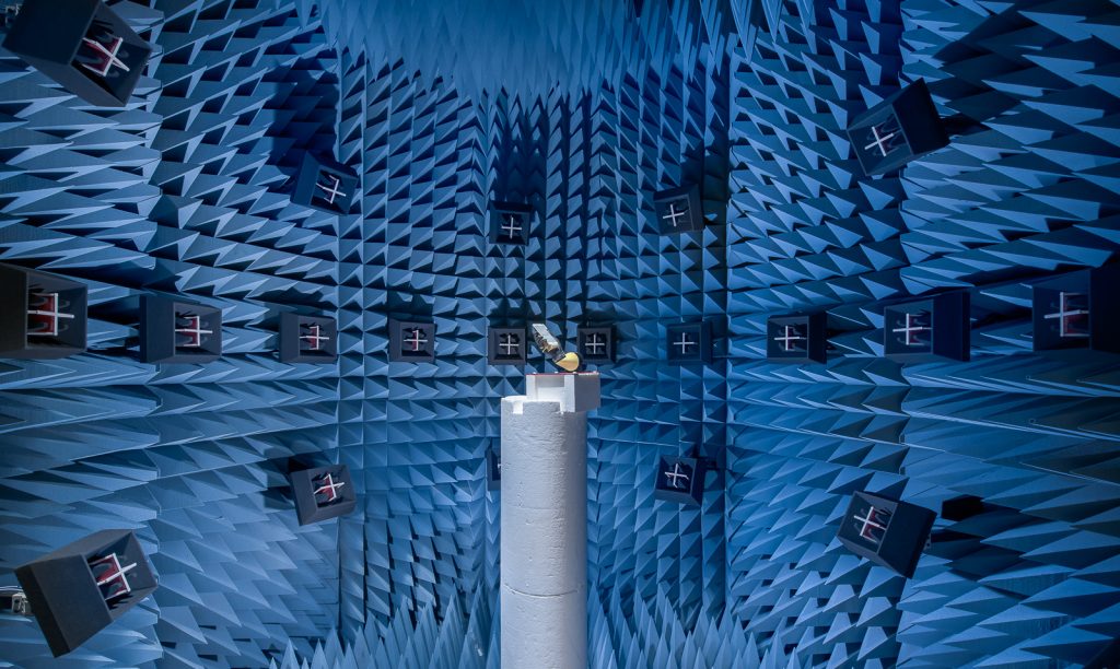 Over-the-Air testing chamber with phantom hand to the wireless performance