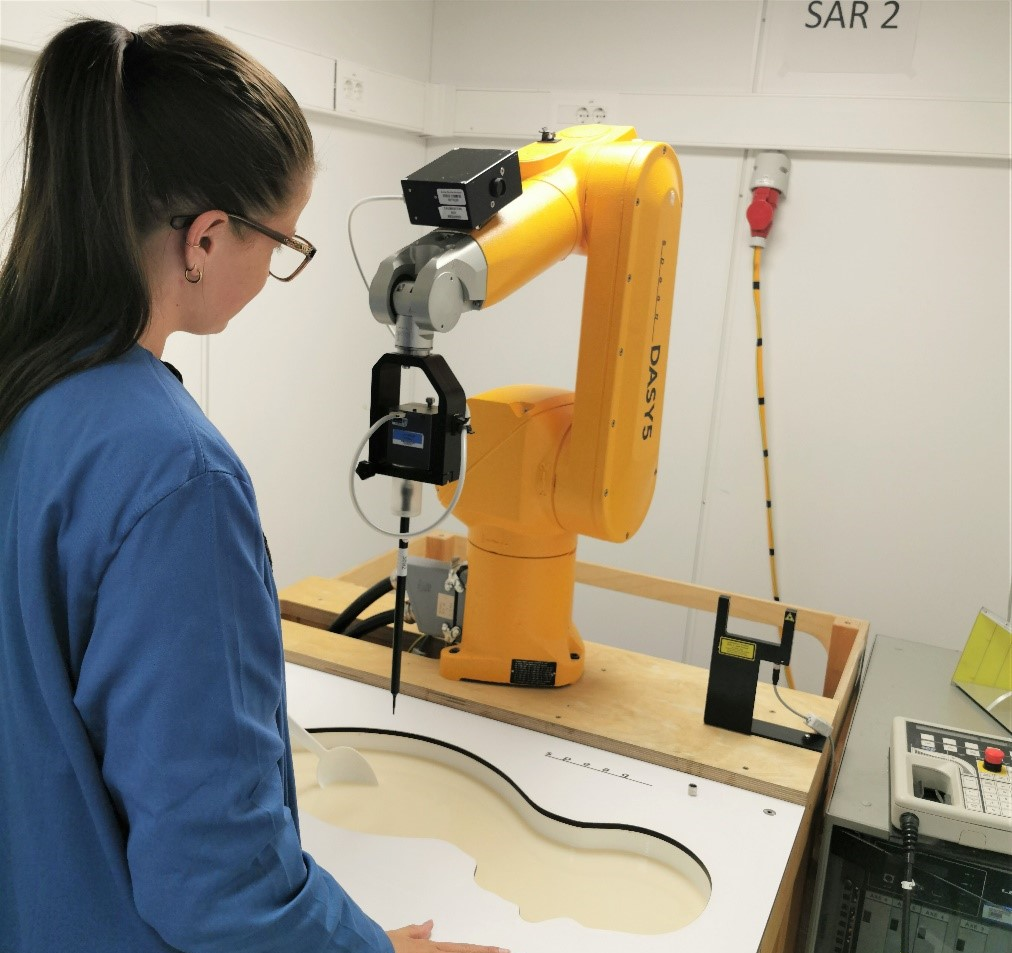 Expert mixing tissue simulating liquids before starting to measure the mobile SAR value