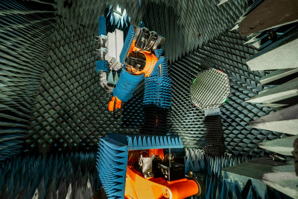 Verkotan robot antenna measurement chamber